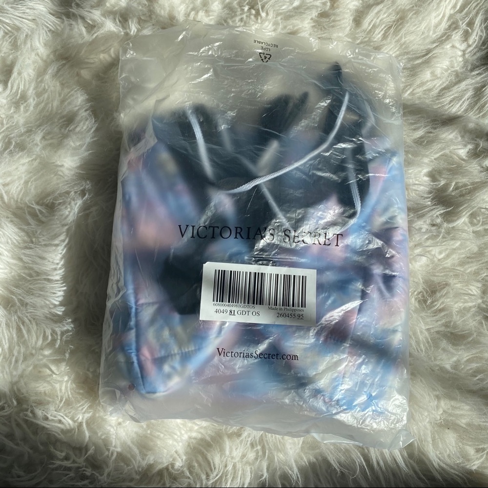 PINK Victoria’s Secret Tye Dye Weekend Duffel Bag - Picture 4 of 5